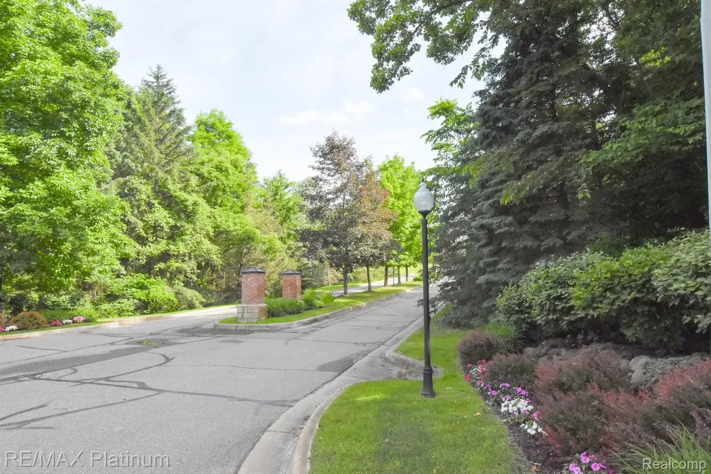 35 Shannon Glen Drive Tyrone Township MI 48430