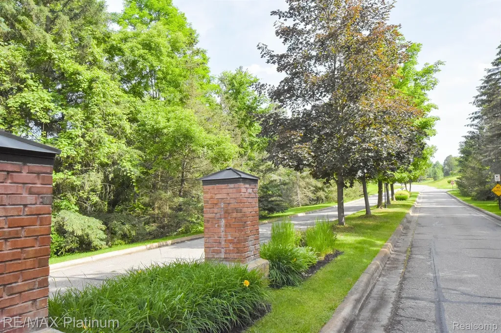 35 Shannon Glen Drive Tyrone Township MI 48430