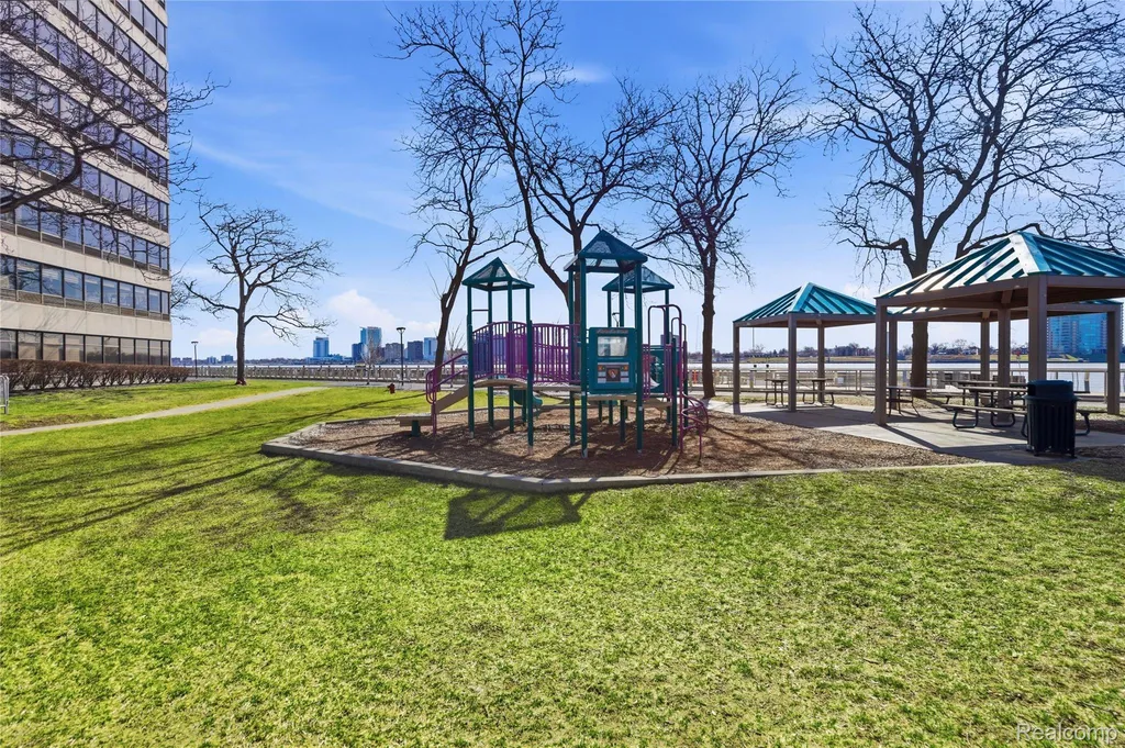 1001 W Jefferson Avenue Detroit City MI 48226