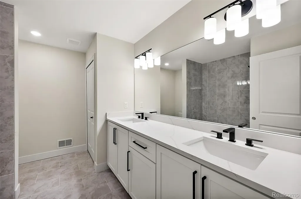 17000 Pienza Drive Macomb Township MI 48042