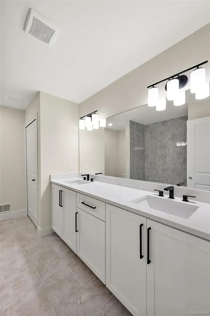 17000 Pienza Drive Macomb Township MI 48042