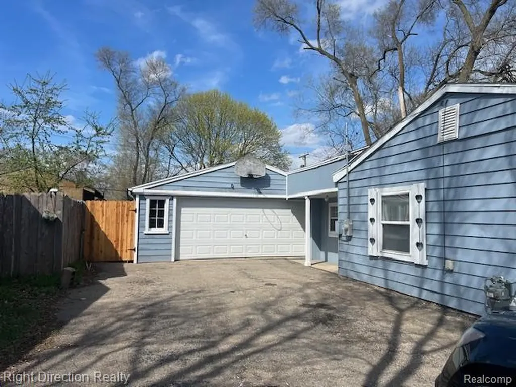 9245 Lee Road Green Oak Township MI 48116