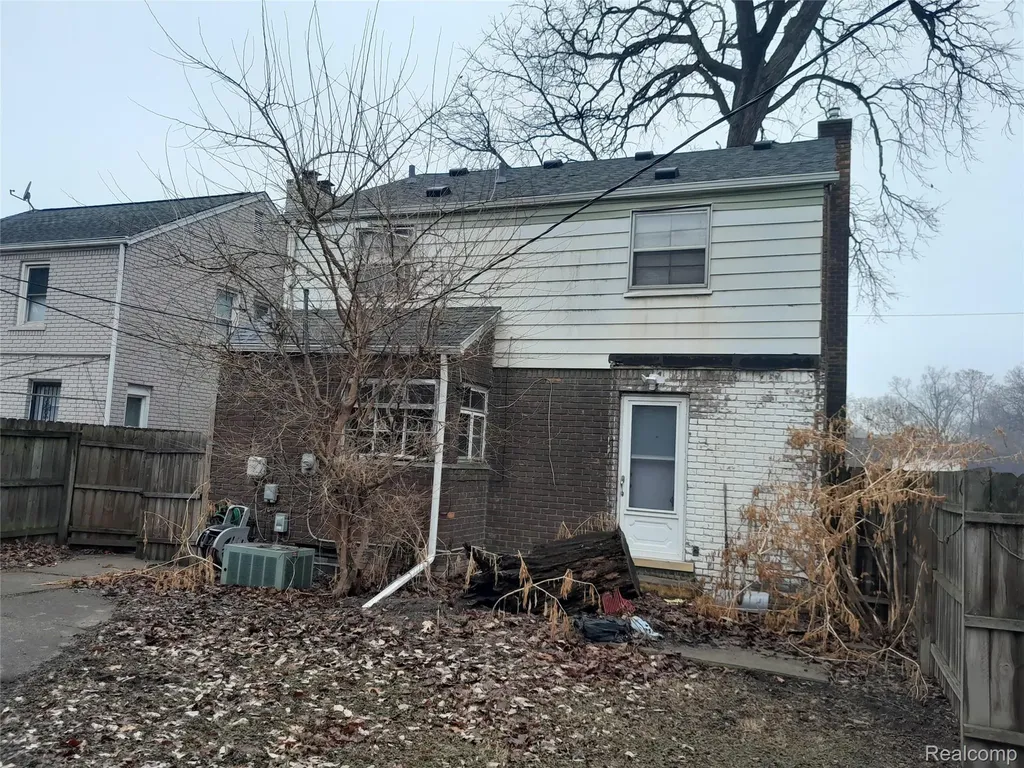 2597 W 8 Mile Road Detroit City MI 48221