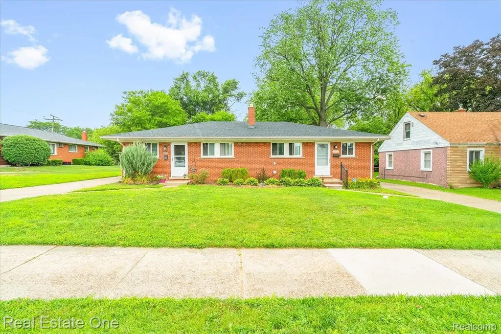 30624 Krauter Street Garden City City MI 48135