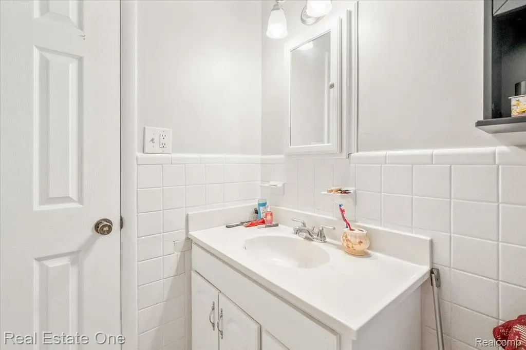 30624 Krauter Street Garden City City MI 48135