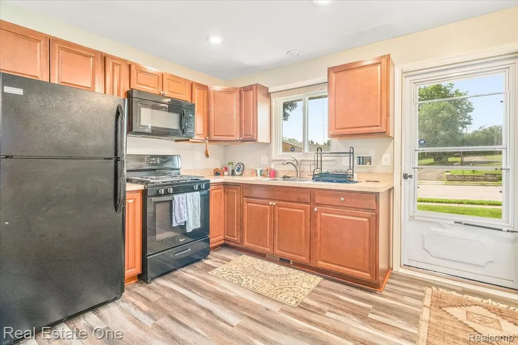 30624 Krauter Street Garden City City MI 48135
