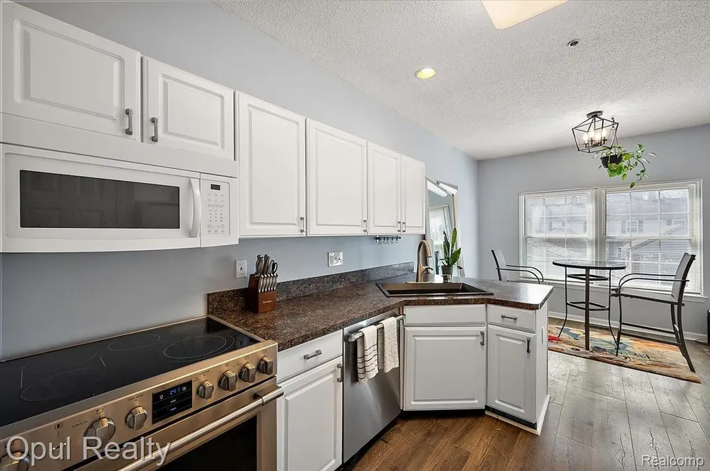 49714 Draper Circle Plymouth Charter Township MI 48170