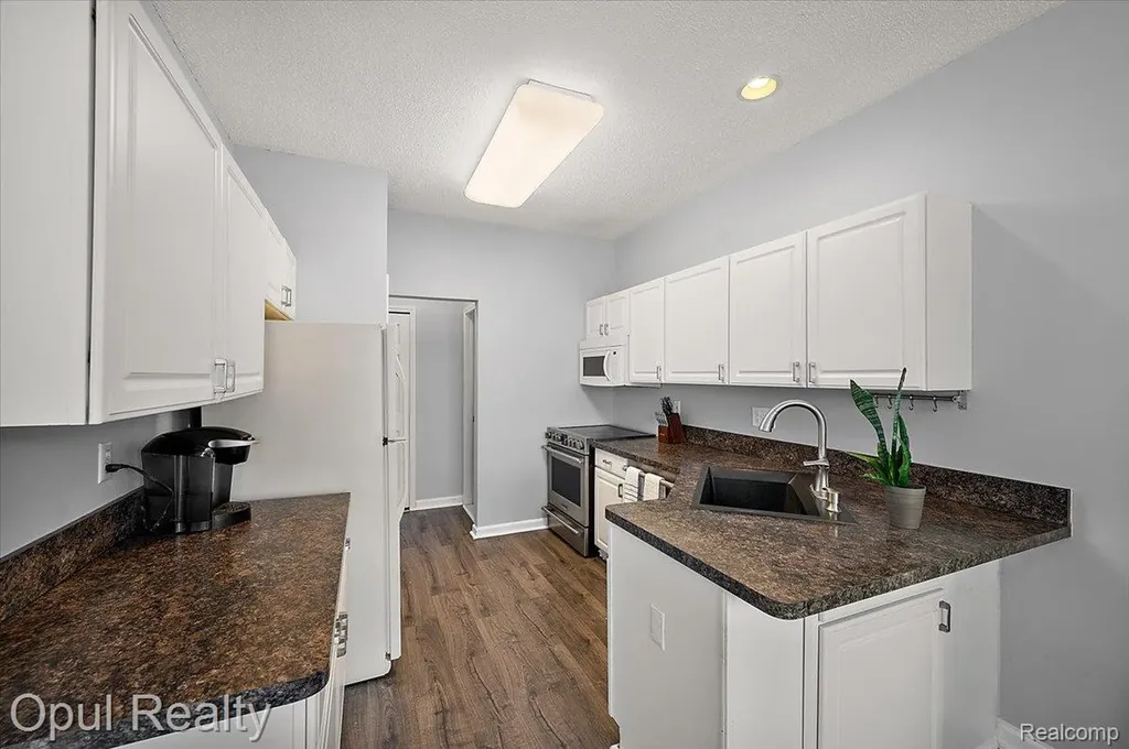 49714 Draper Circle Plymouth Charter Township MI 48170