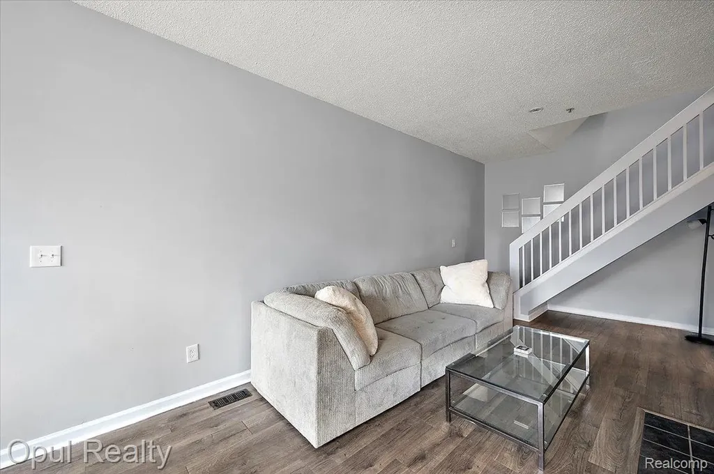 49714 Draper Circle Plymouth Charter Township MI 48170