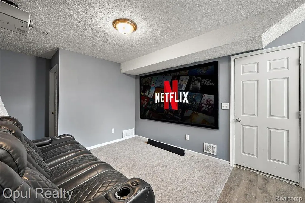 49714 Draper Circle Plymouth Charter Township MI 48170