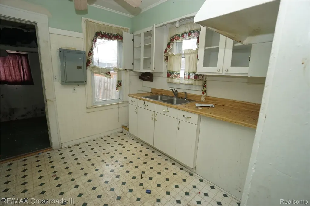 1418 Hanford Avenue Lincoln Park City MI 48146