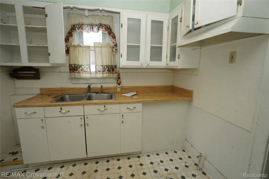 1418 Hanford Avenue Lincoln Park City MI 48146