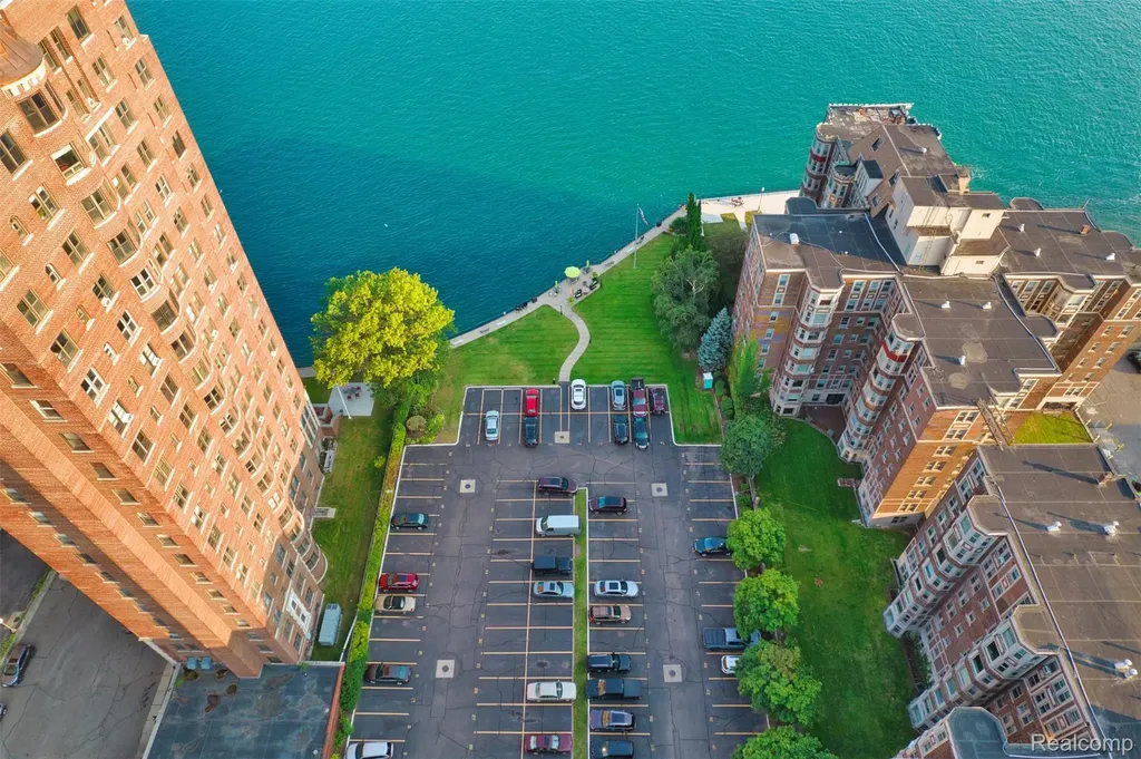 8120 E Jefferson Avenue Detroit City MI 48214