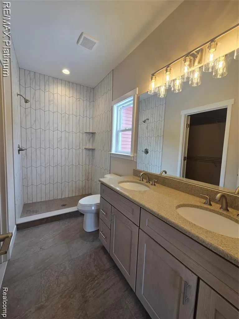 830 Oakwood Circle Fenton City MI 48430