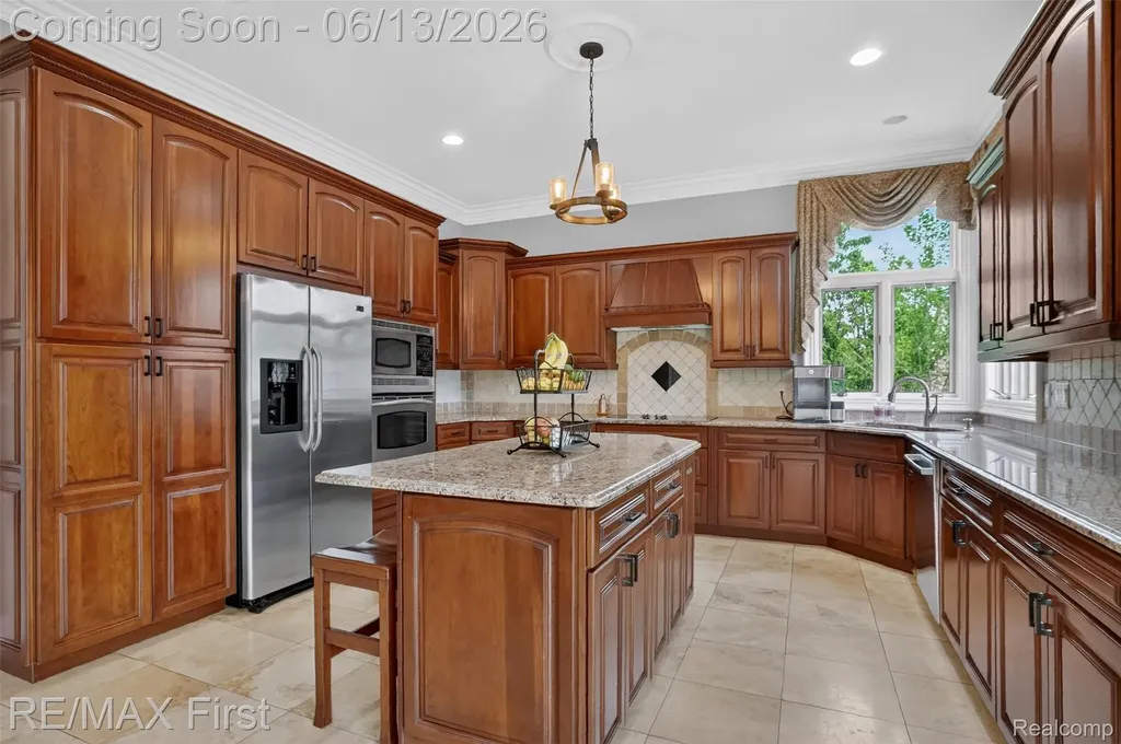 13800 Berryknoll Drive Shelby Charter Township MI 48315
