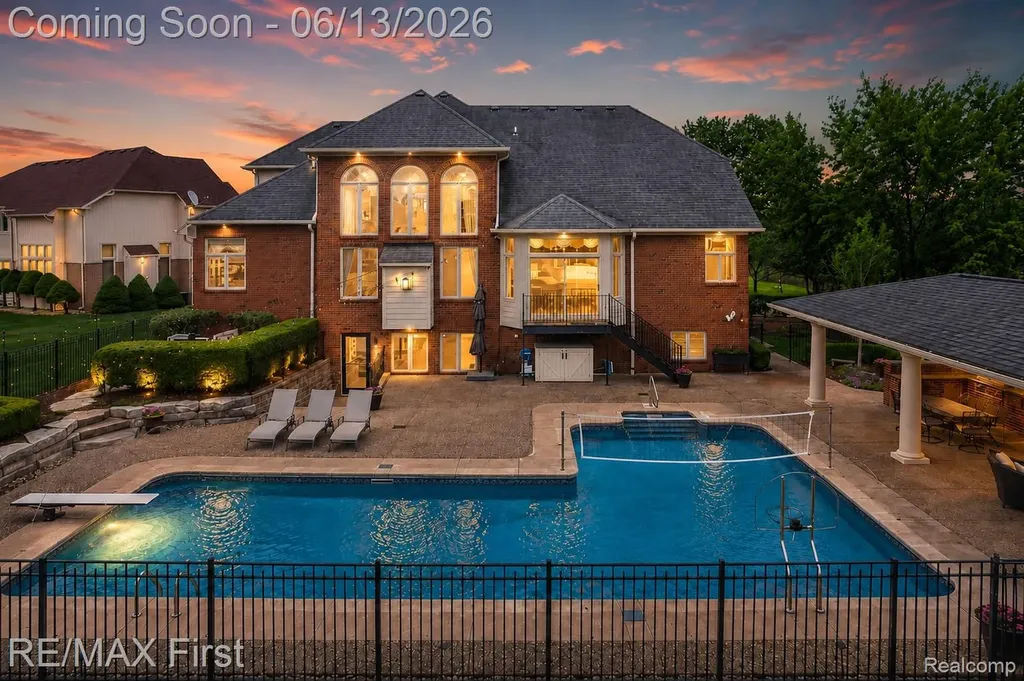 13800 Berryknoll Drive Shelby Charter Township MI 48315