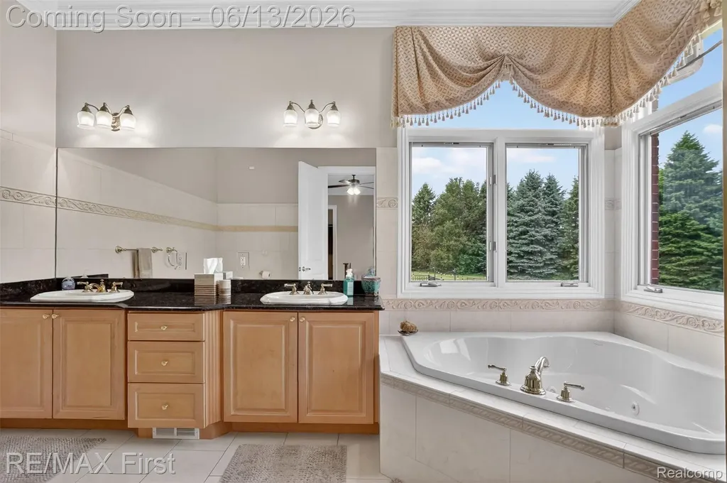 13800 Berryknoll Drive Shelby Charter Township MI 48315