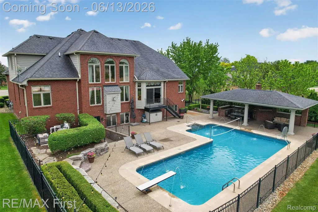 13800 Berryknoll Drive Shelby Charter Township MI 48315