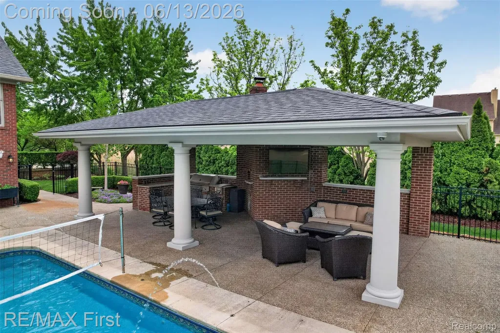 13800 Berryknoll Drive Shelby Charter Township MI 48315