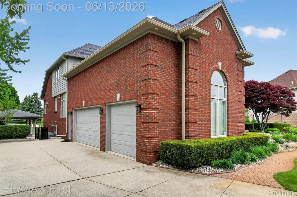 13800 Berryknoll Drive Shelby Charter Township MI 48315