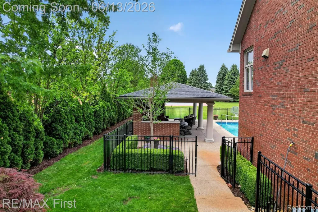 13800 Berryknoll Drive Shelby Charter Township MI 48315