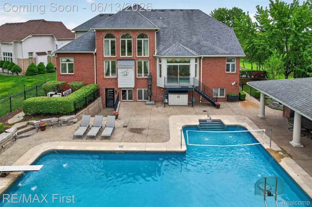 13800 Berryknoll Drive Shelby Charter Township MI 48315