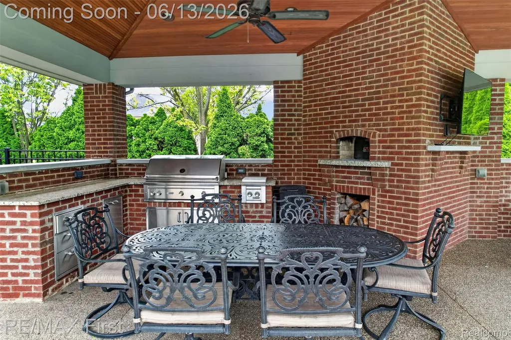 13800 Berryknoll Drive Shelby Charter Township MI 48315