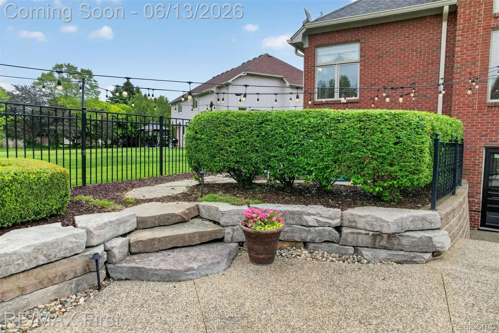 13800 Berryknoll Drive Shelby Charter Township MI 48315