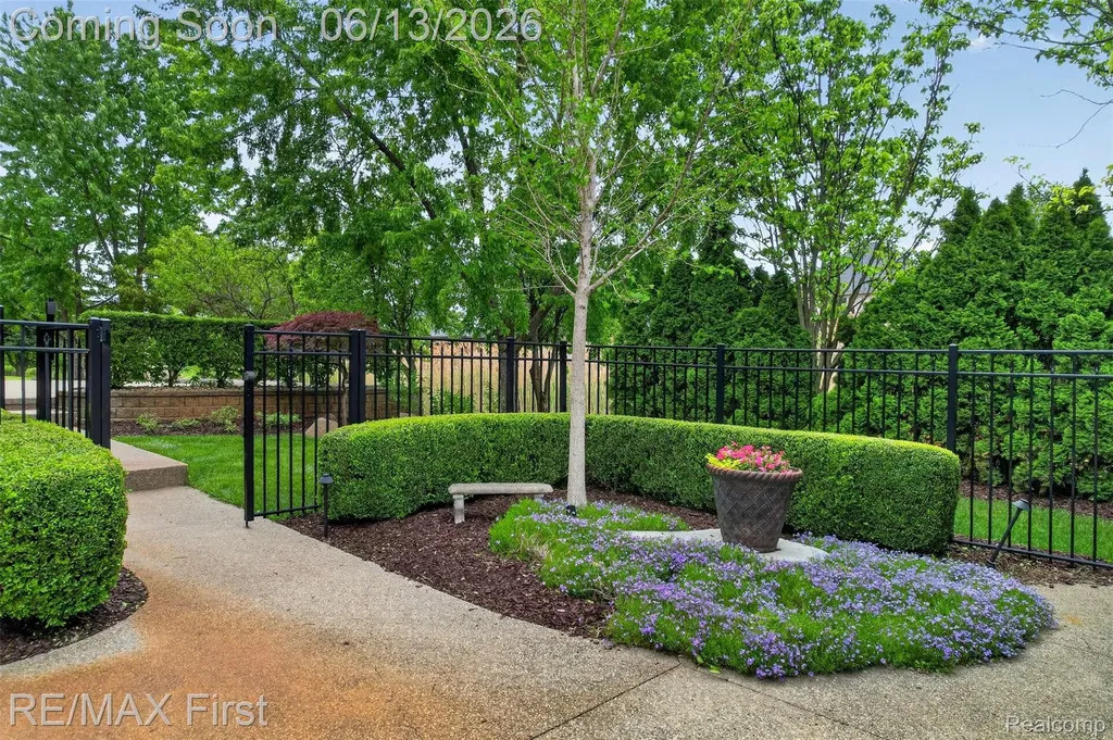 13800 Berryknoll Drive Shelby Charter Township MI 48315
