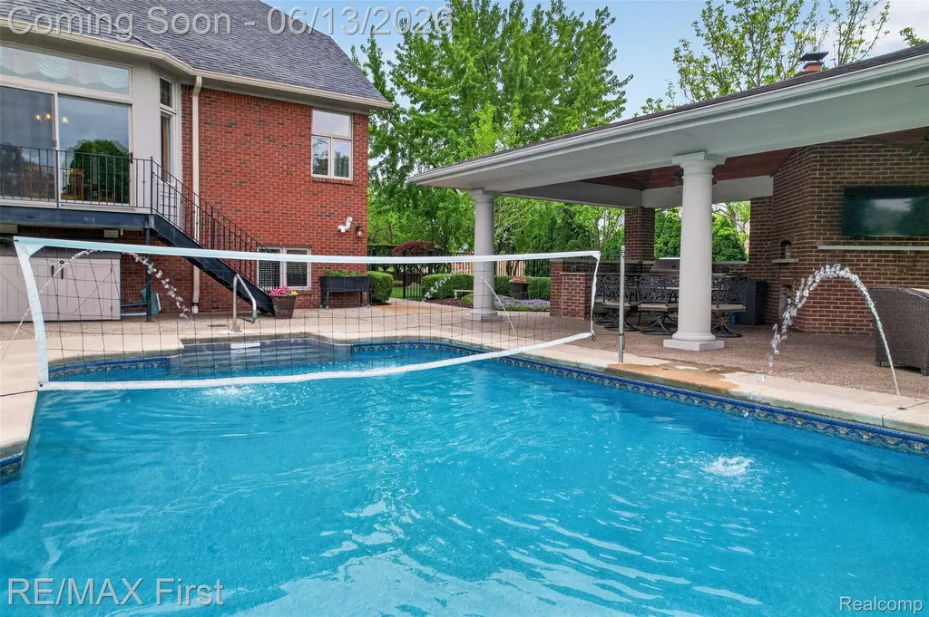 13800 Berryknoll Drive Shelby Charter Township MI 48315