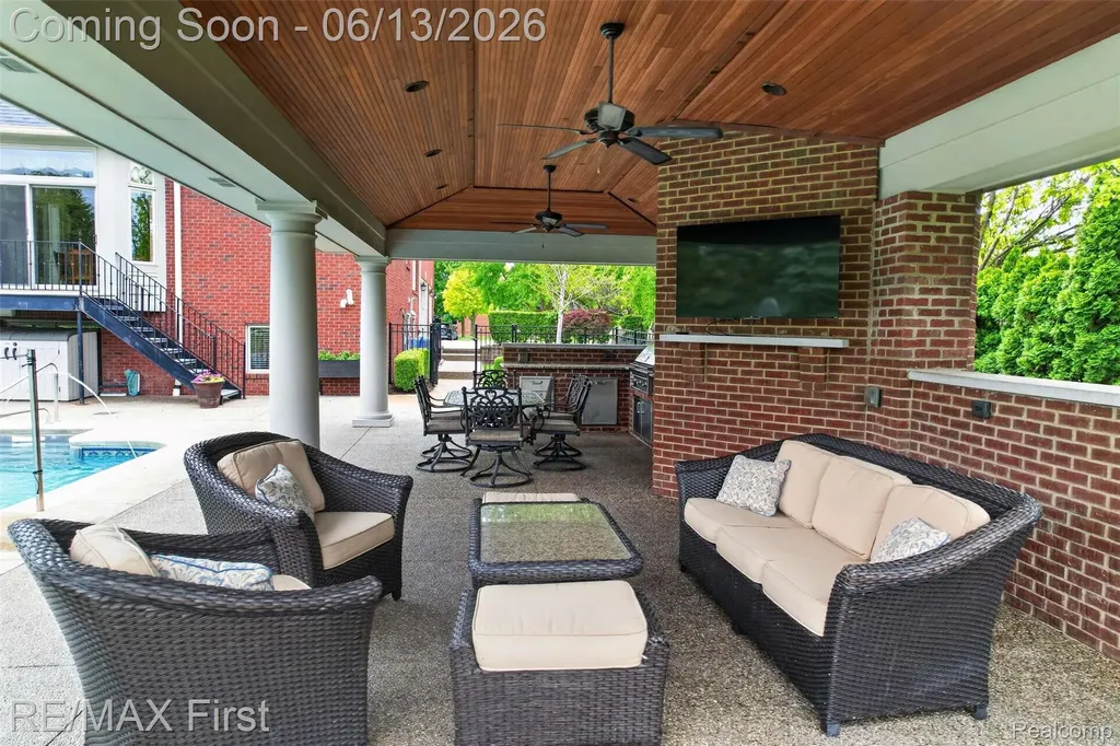 13800 Berryknoll Drive Shelby Charter Township MI 48315