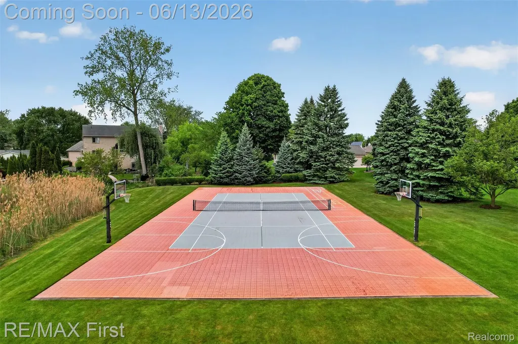 13800 Berryknoll Drive Shelby Charter Township MI 48315
