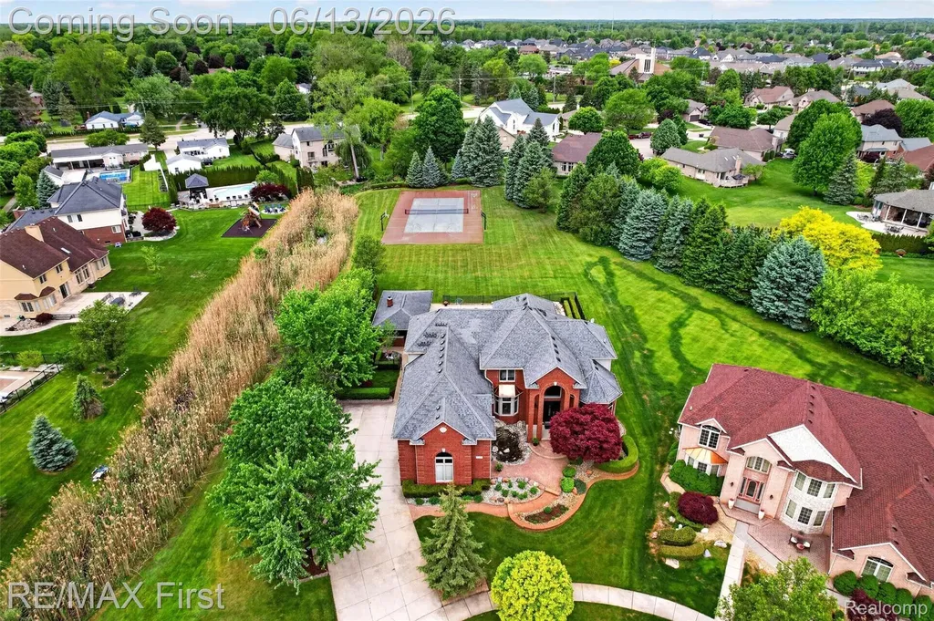 13800 Berryknoll Drive Shelby Charter Township MI 48315
