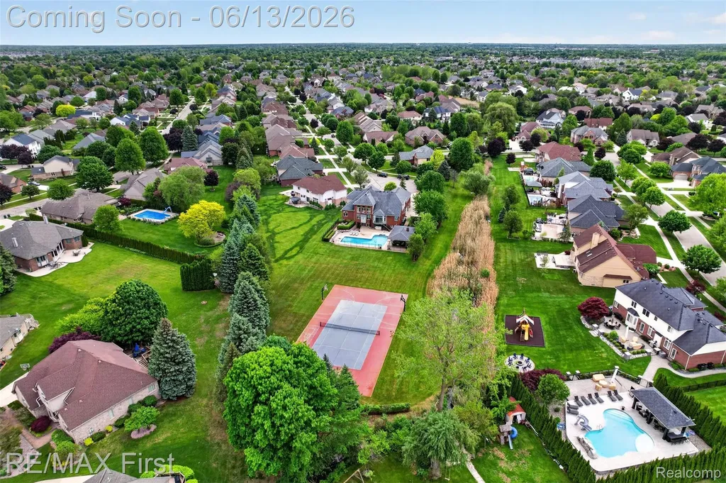 13800 Berryknoll Drive Shelby Charter Township MI 48315