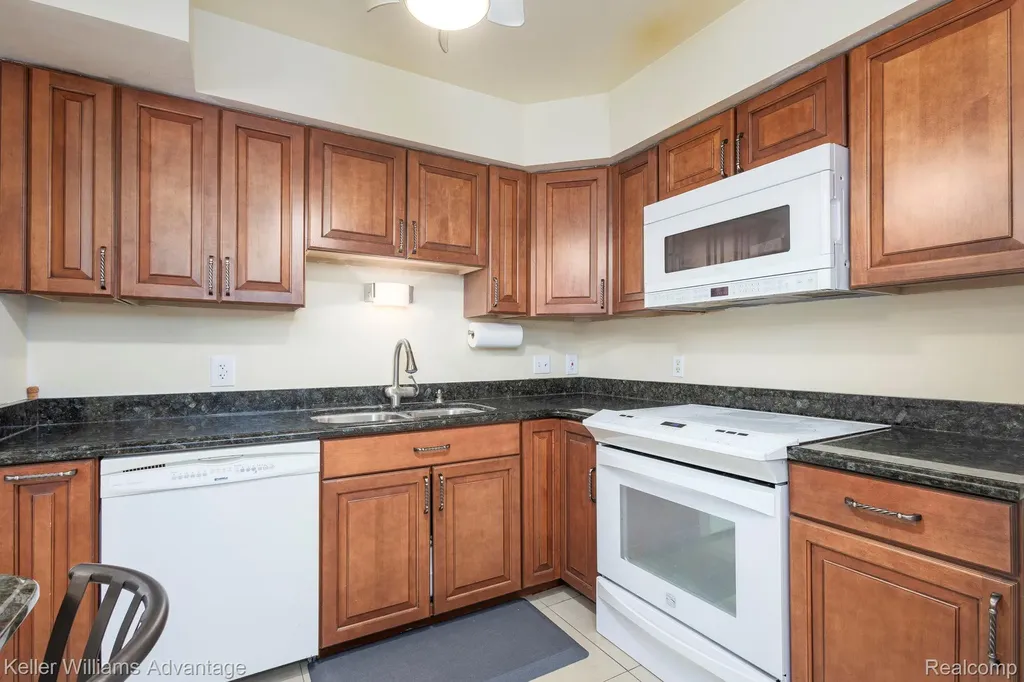 24285 Evergreen Road Southfield City MI 48075