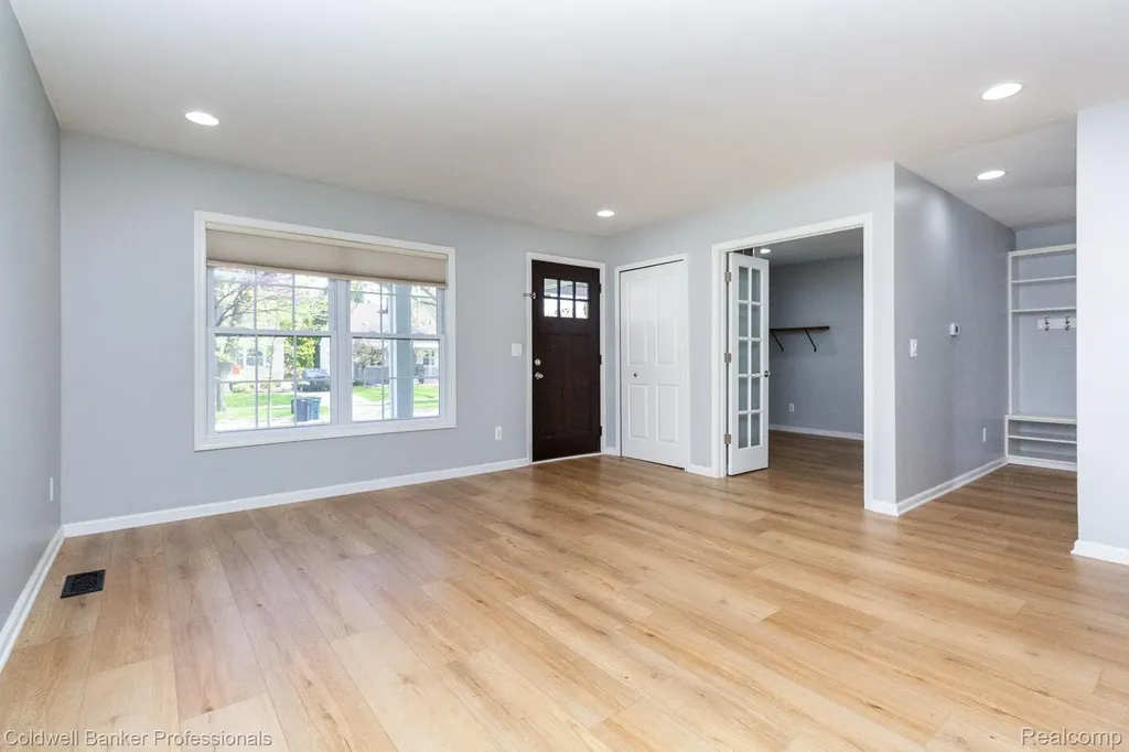 829 N Dorchester Avenue Royal Oak City MI 48067