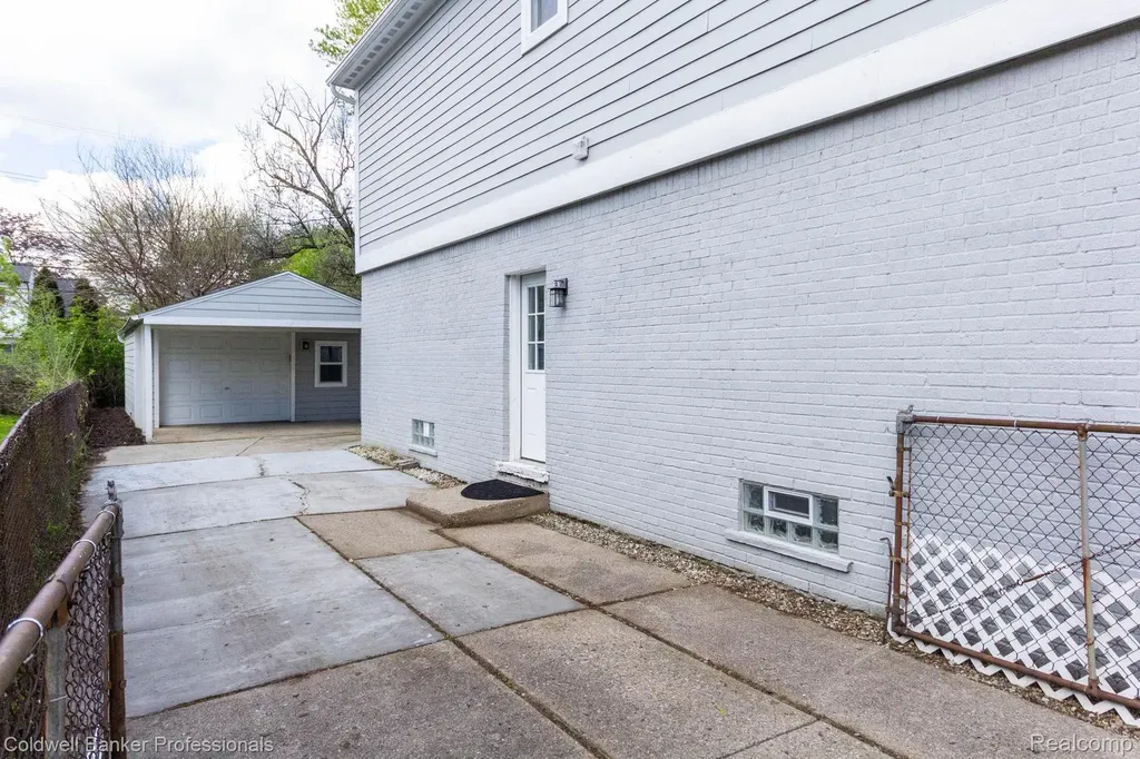 829 N Dorchester Avenue Royal Oak City MI 48067