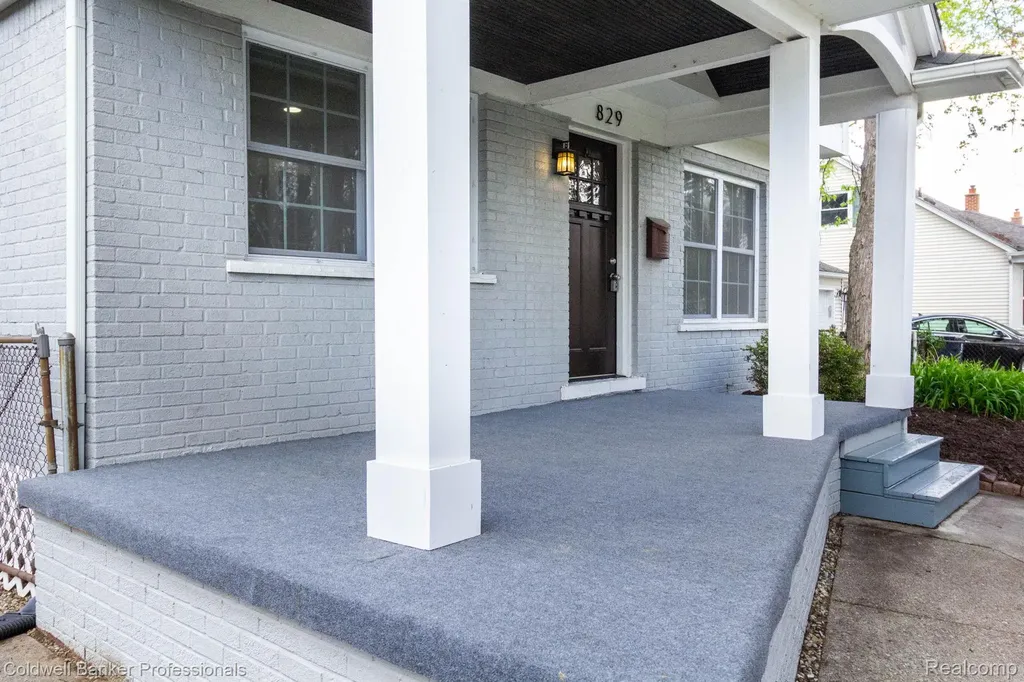 829 N Dorchester Avenue Royal Oak City MI 48067