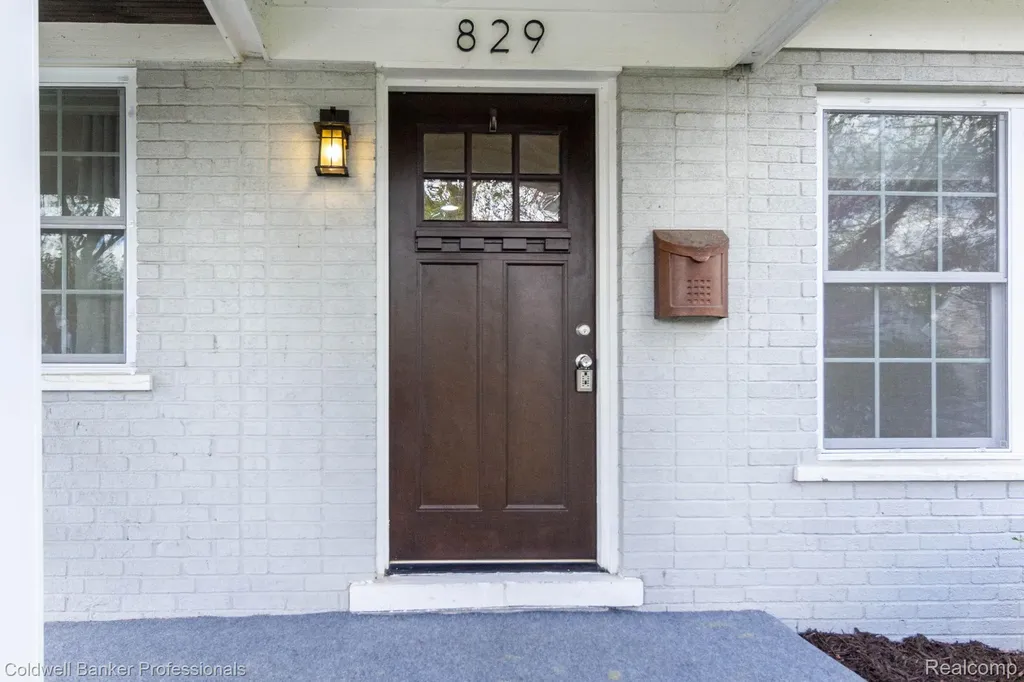 829 N Dorchester Avenue Royal Oak City MI 48067