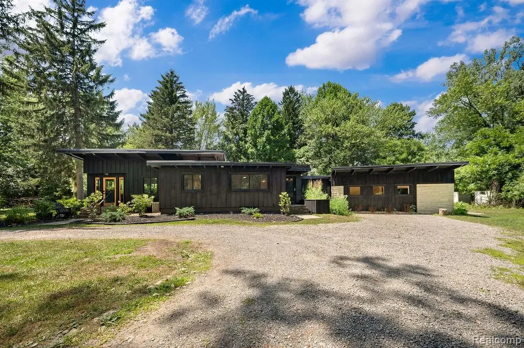 5831 Browntown Road Lake Charter Township MI 49125