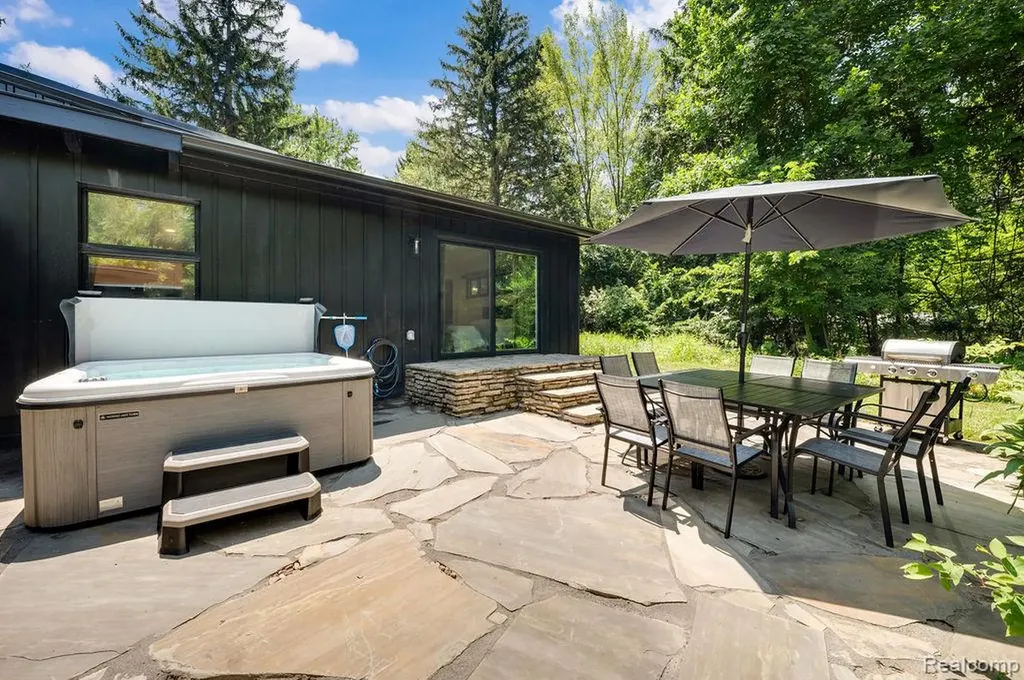 5831 Browntown Road Lake Charter Township MI 49125