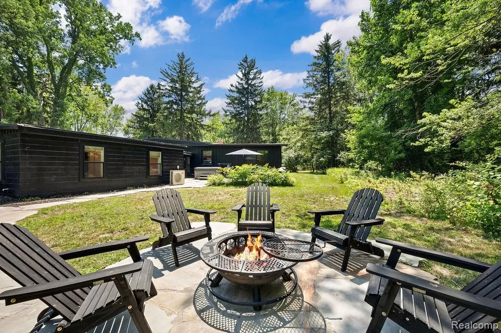 5831 Browntown Road Lake Charter Township MI 49125