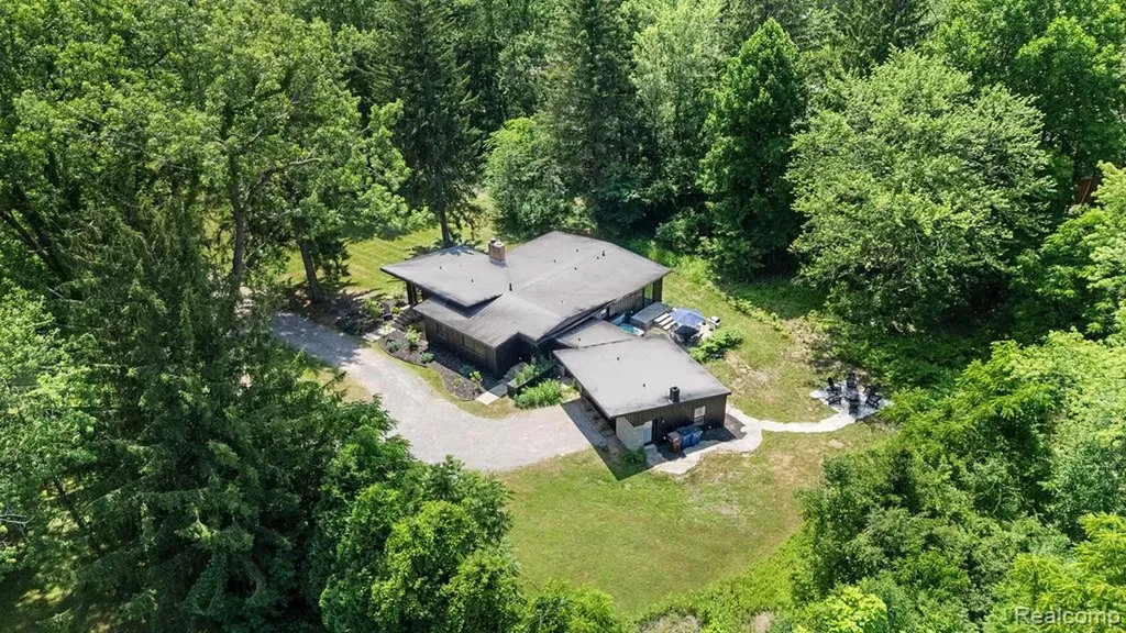 5831 Browntown Road Lake Charter Township MI 49125