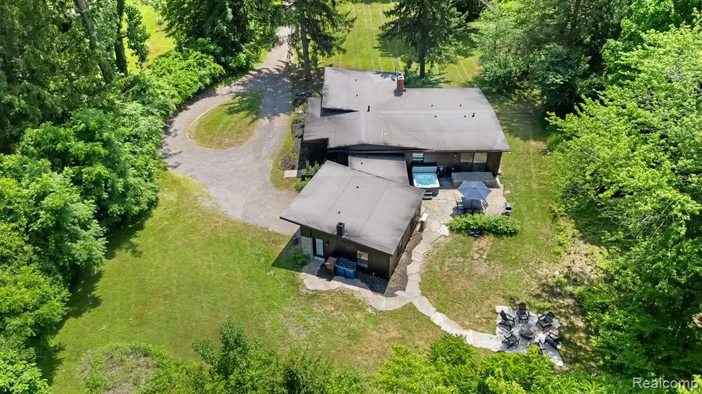 5831 Browntown Road Lake Charter Township MI 49125