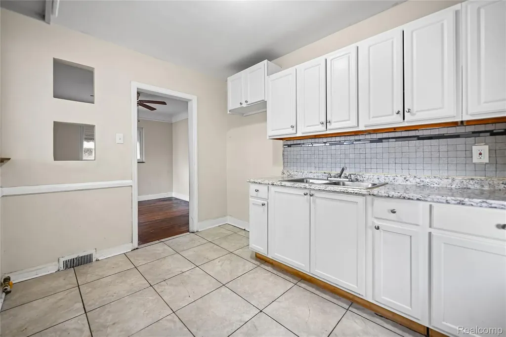 7487 W Outer Drive Detroit City MI 48235