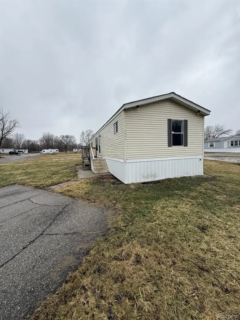 5045 Nadie Drive Mt. Morris City MI 48458