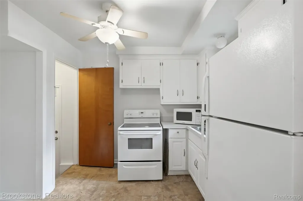 24260 Coolidge Highway Oak Park City MI 48237