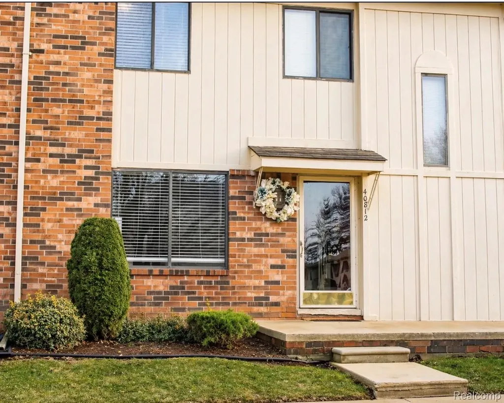 40812 Highpointe Drive Clinton Charter Township MI 48038
