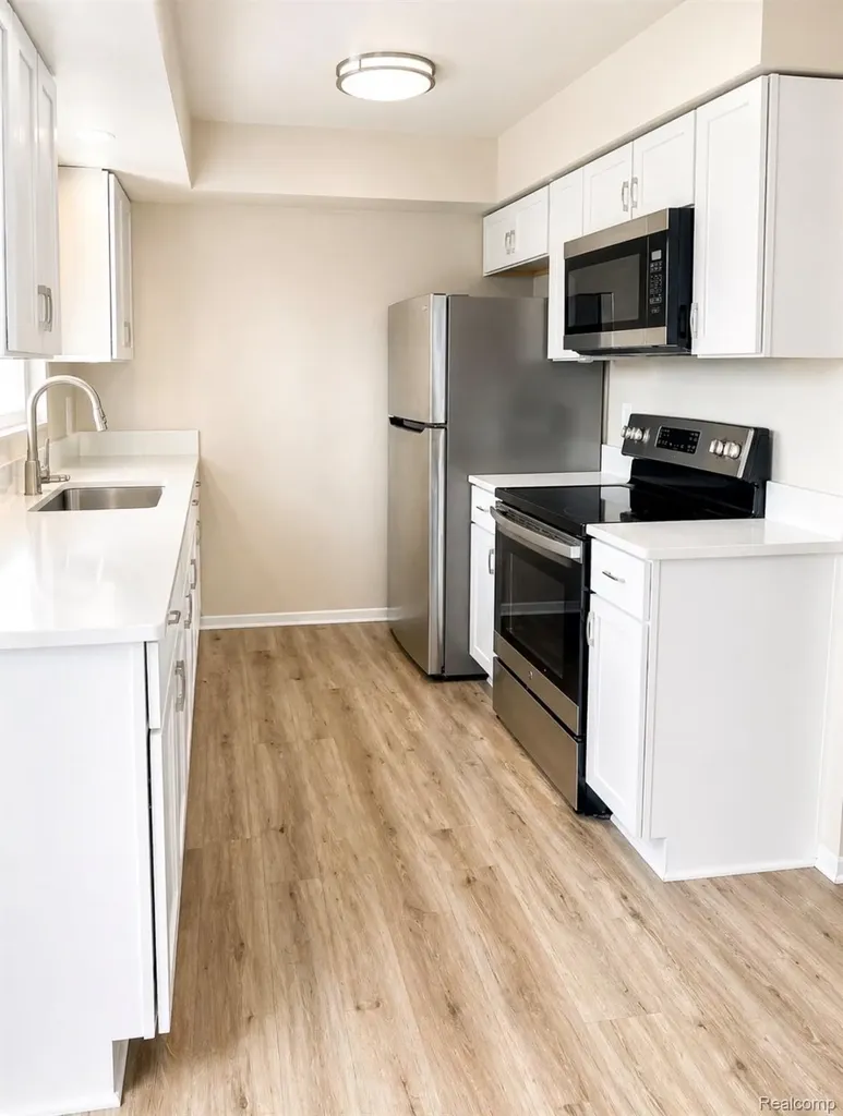 40812 Highpointe Drive Clinton Charter Township MI 48038