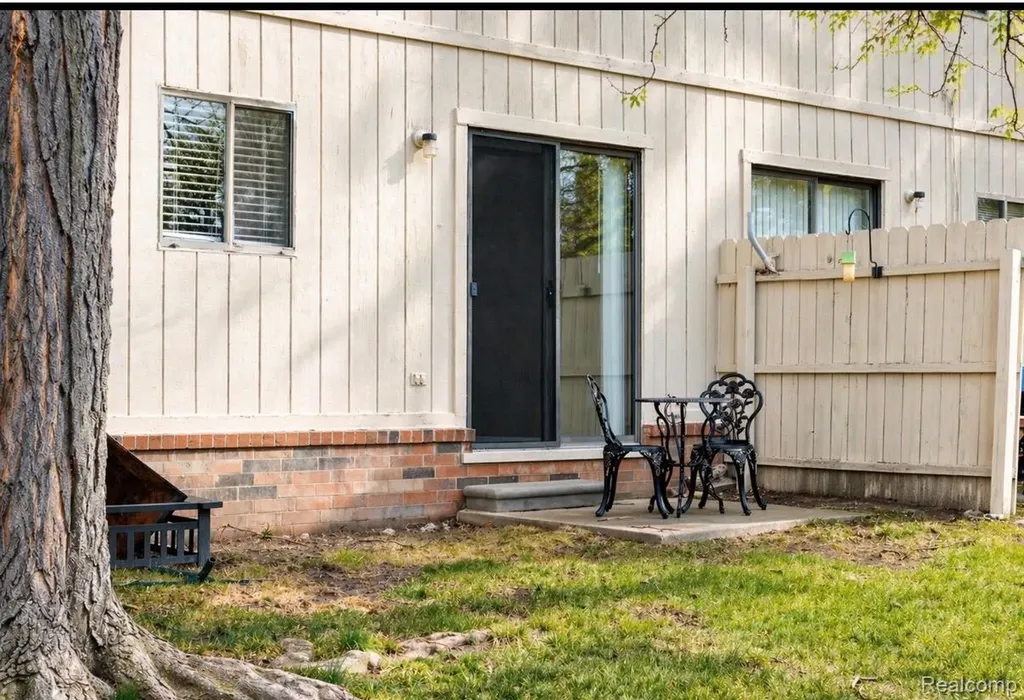 40812 Highpointe Drive Clinton Charter Township MI 48038